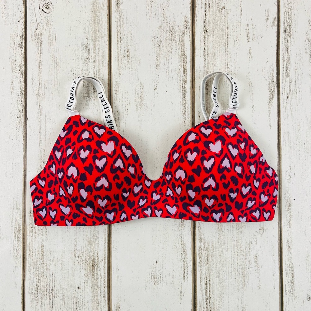 36C Victoria’s Secret T-Shirt Lightly Lined Wireless Bra Logo Strap Heart Print - Picture 3 of 9